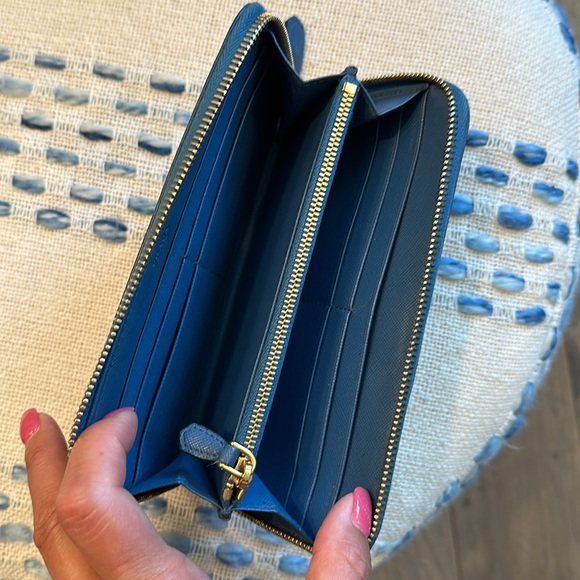 Authentic Prada Long Zippy Wallet in GUC - Picture 10 of 12